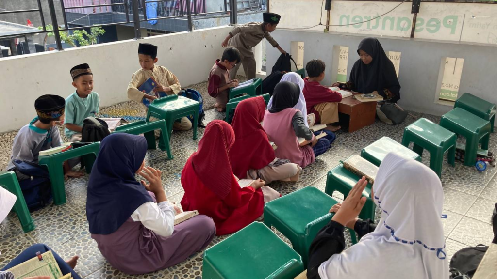 Anak-Anak LKSA Al Hilal Bersemangat Belajar dan Mengaji Bersama Asatidz