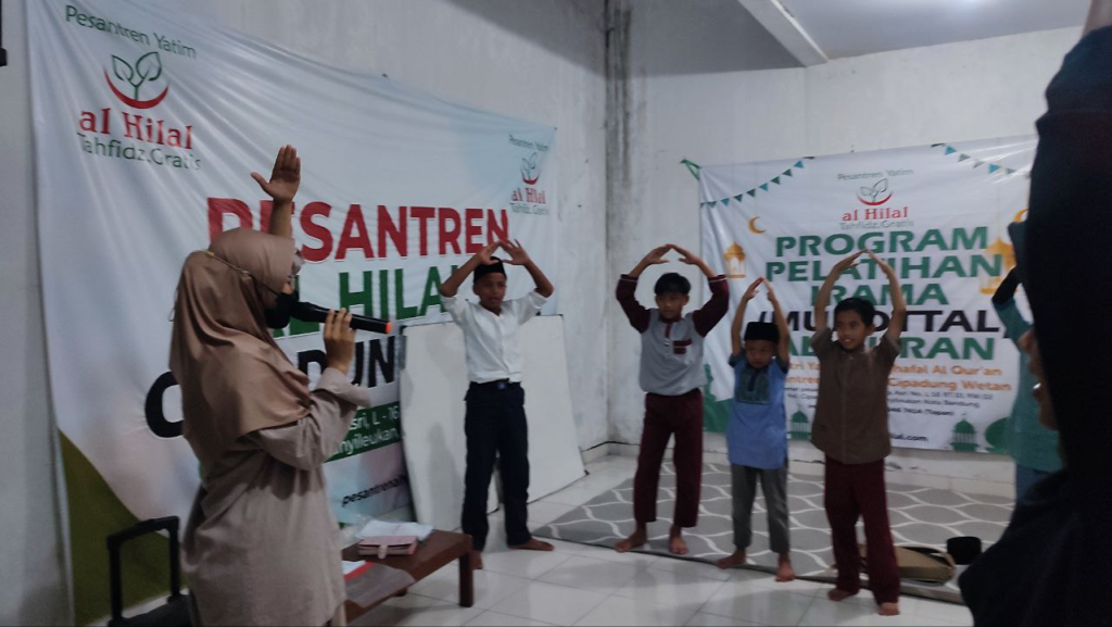 Belajar dan Bermain Bersama Anak-Anak Yatim dan Penghafal Al Quran di LKSA Al Hilal