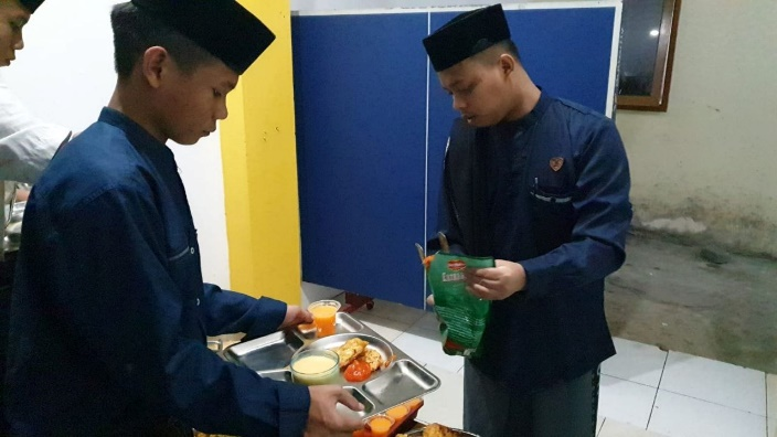 Buka Puasa Bersama Kembali Ramaikan LKSA Al Hilal
