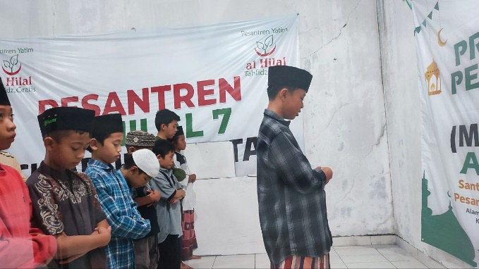 Inilah Rutinitas Belajar Anak-Anak LKSA Al Hilal Bersama Pembimbing dan Pengajarnya