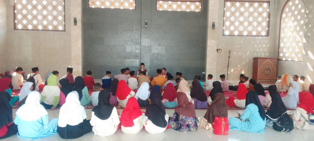 Memahami Al-Quran dan Asmaul Husna Dalam Kegiatan Pembiasaan Anak-Anak LKSA Al Hilal