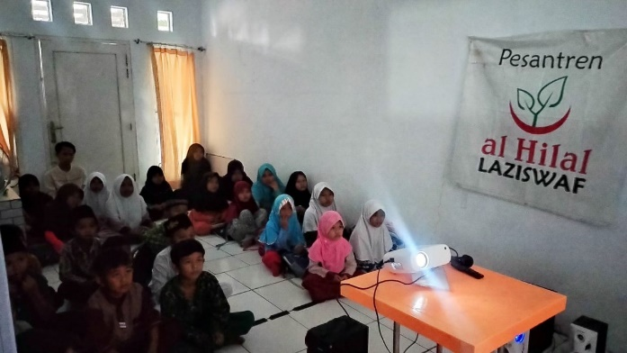 Nonton Bareng Film Edukasi Anak-Anak LKSA Al Hilal