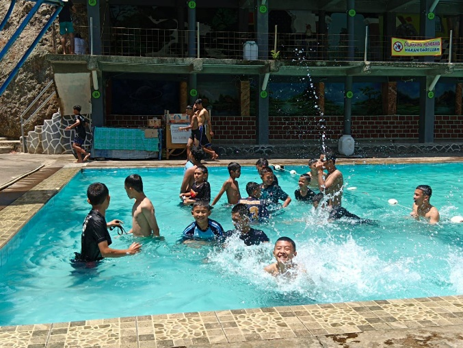 Anak-Anak Yatim Penghafal Quran LKSA Al Hilal Rayakan Hari Libur dengan Berenang!