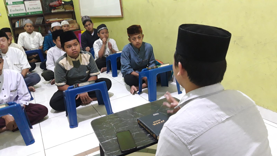 Perdana Dilaksanakan Ektrakurikuler Belajar Qiroah Mujawwad LKSA Al Hilal!