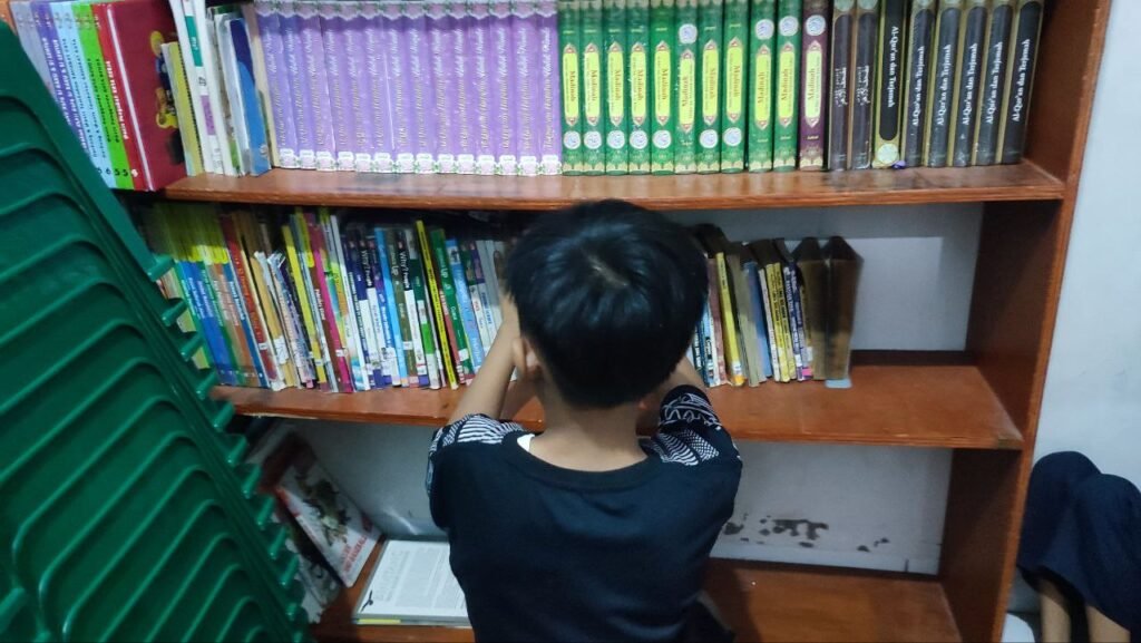 Seni Mencintai Kebersihan ala Anak-Anak LKSA Al Hilal!