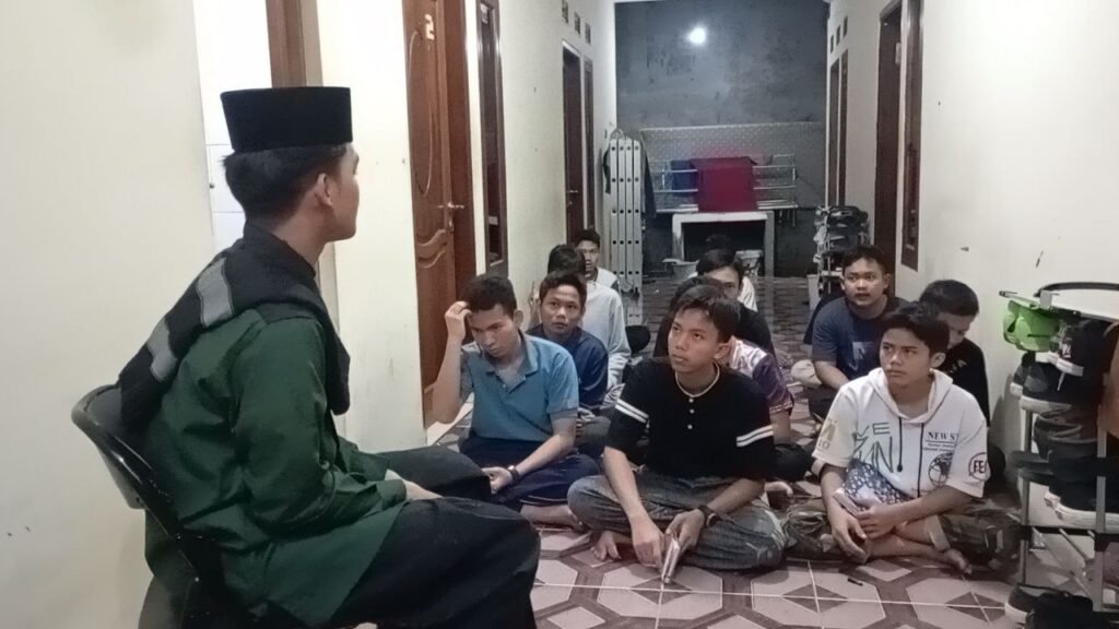 Dimulai dari Halaqah Subuh Hingga Nobar Film di LKSA Al Hilal!