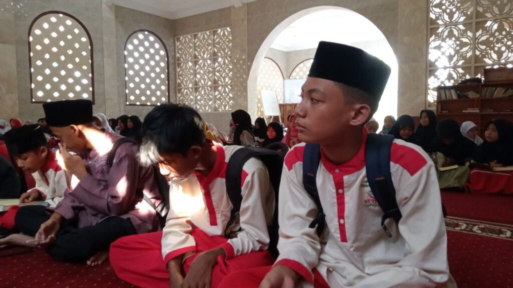 Inilah Suasana Pembiasaan Sebelum Belajar Anak-Anak LKSA Al Hilal