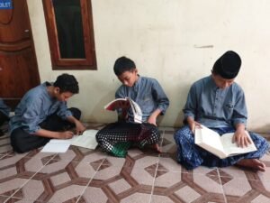 Menumbuhkan Minat Membaca Anak-Anak Melalui Program "Pojok Baca"