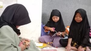 Antusiasnya Para Santri Dalam Agenda Pekanan Jumat Ceria Anak-Anak LKSA Al Hilal Antusiasnya Para Santri Dalam Agenda Pekanan Jumat Ceria Anak-Anak LKSA Al Hilal