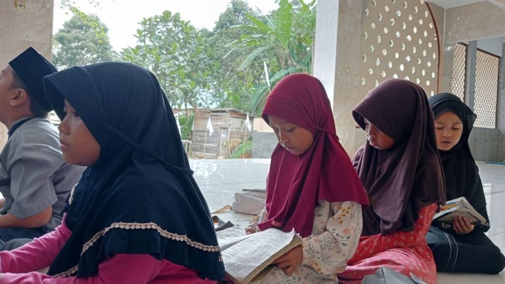 Dalam Suasana Syahdu dan Pemandangan yang Indah Yuk Intip Kegiatan Anak-Anak LKSA Al Hilal Bersama Pembimbingnya