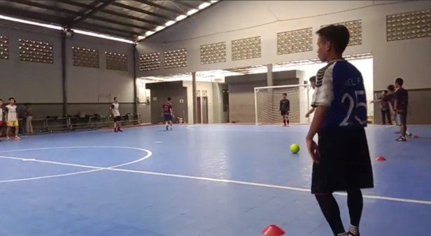 Ekstrakurikuler Futsal Kembali Dilaksanakan Anak-Anak LKSA Al Hilal