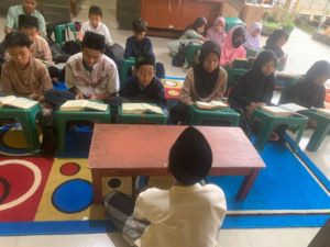Inilah Kegiatan Setoran Hafalan Hingga Tasmiul Quran Anak-Anak LKSA Al Hilal