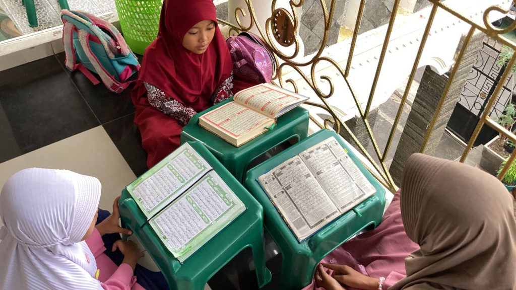 Inilah Kegiatan Setoran Hafalan Hingga Tasmiul Quran Anak-Anak LKSA Al Hilal