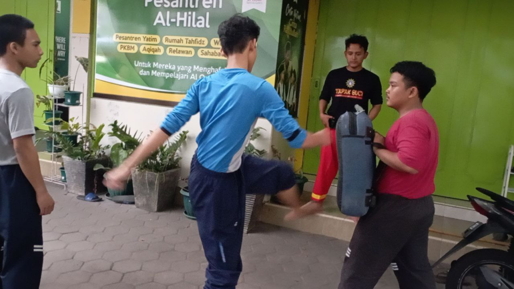 Intip Suasana Ekstrakurikuler Silat Anak-Anak LKSA Al Hilal Yuk!