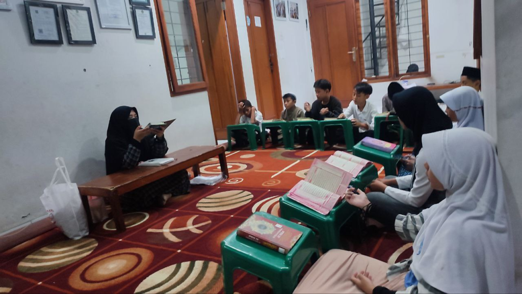 Kembali Mengisi Rutinitasnya di Pondok, Yuk Intip Kegiatan Belajar Santri Pesantren Al Hilal 7 Cipadung Wetan
