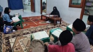 Murojaah Hafalan Warnai Rutinitas Anak-Anak LKSA Al Hilal Murojaah Hafalan Warnai Rutinitas Anak-Anak LKSA Al Hilal