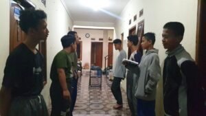 Apa Saja yang Mengisi Kesibukkan Anak-Anak Jenjang SMA LKSA Al Hilal dari Pagi Hingga Sore Hari? Apa Saja yang Mengisi Kesibukkan Anak-Anak Jenjang SMA LKSA Al Hilal dari Pagi Hingga Sore Hari?