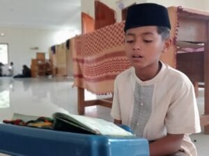 Dua Hari Menjelang Wisuda! Anak-Anak LKSA Al Hilal Terus Semangat Murojaah Dua Hari Menjelang Wisuda! Anak-Anak LKSA Al Hilal Terus Semangat Murojaah