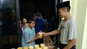 Panen Mangga! Yuk Intip Kegiatan Saat Membuat dan Menyiapkan Jus Mangga di LKSA