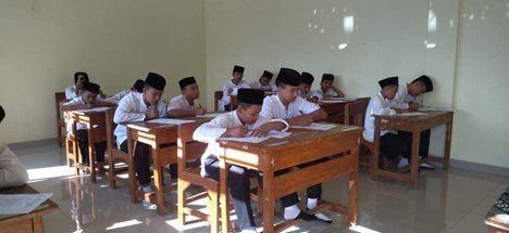 Pelaksanaan Ujian Tulis Anak Yatim LKSA Al Hilal Dimulai!