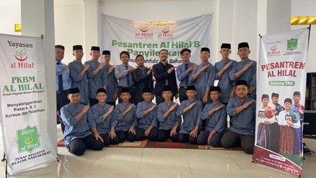 Perdana! Pembagian Raport Semester Ganjil LKSA Al Hilal Jenjang SMA Telah Dilaksanakan