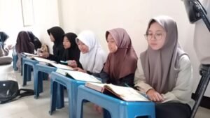 Anak LKSA Al Hilal Persiapkan Diri Menjelang Wisuda Tahfidz dan Ujian Akhir Semester Anak LKSA Al Hilal Persiapkan Diri Menjelang Wisuda Tahfidz dan Ujian Akhir Semester
