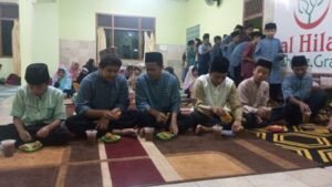 Suasana Hangat Buka Puasa Sunnah Anak Yatim dan Penghafal Al-Quran LKSA Al Hilal Suasana Hangat Buka Puasa Sunnah Anak Yatim dan Penghafal Al-Quran LKSA Al Hilal