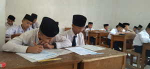 Suasana Ujian Sekolah Anak-Anak LKSA Al Hilal Hari Kedua Suasana Ujian Sekolah Anak-Anak LKSA Al Hilal Hari Kedua