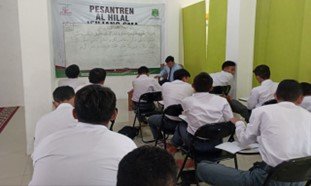 Dari Terbit Fajar Sampai Terbenam Matahari! Inilah Semangat Belajar dan Mengaji Anak LKSA Al Hilal