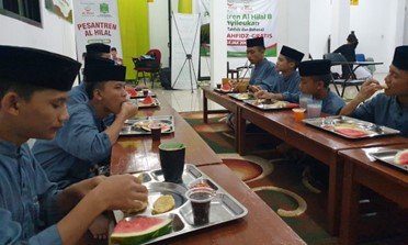 Ditutup Dengan Doa dan Dzikir Hingga Yasinan Bersama! Inilah Semangat Belajar dan Mengaji Anak-Anak LKSA Al Hilal
