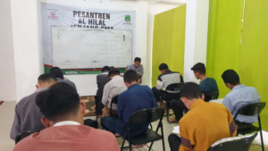 Ikhtiar Sehat! Inilah Giat Belajar dan Mengaji Sekaligus Berenang Murid Kelas 10 LKSA Al Hilal Panyileukan
