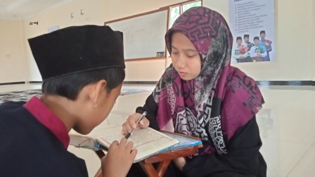 Kompilasi Kegiatan Belajar Mengajar Anak Yatim Penghafal Al-Quran di LKSA Al Hilal