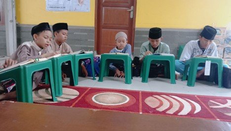 Kompilasi Kegiatan Anak-Anak LKSA Al Hilal di Tempat Belajarnya