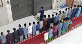 Maghrib Membuka Kelas Malam! Inilah Kegiatan Belajar Malam LKSA Al Hilal Cililin