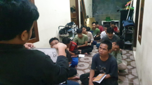 Membuka Hari Dengan Pembagian Kosakata Bahasa Ditutup Dengan Halaqah Quran Membuka Hari Dengan Pembagian Kosakata Bahasa Ditutup Dengan Halaqah Quran