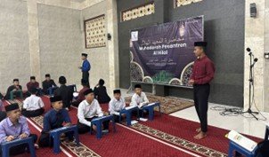 Membuka Kegiatan Dengan Muhadatsah, Menutup Akhir Pekan Dengan Rutinan Malam Senen di Masjid Marwah LKSA Al Hilal Cililin!