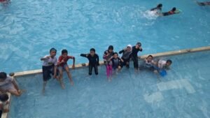 Mengisi Akhir Pekan Dengan Olahraga! Ekstrakurikuler Renang Dilaksanakan Anak-Anak LKSA Al Hilal Cisaranten Mengisi Akhir Pekan Dengan Olahraga! Ekstrakurikuler Renang Dilaksanakan Anak-Anak LKSA Al Hilal Cisaranten