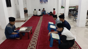 Dari Pagi Hingga Sore Inilah Kegiatan Anak Yatim Penghafal Quran LKSA Al Hilal Panyileukan Dari Pagi Hingga Sore Inilah Kegiatan Anak Yatim Penghafal Quran LKSA Al Hilal Panyileukan