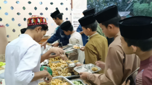 Hangatnya Buka Puasa Bersama Kembali Dirasakan Anak Yatim Penghafal Quran LKSA Al Hilal Cililin Hangatnya Buka Puasa Bersama Kembali Dirasakan Anak Yatim Penghafal Quran LKSA Al Hilal Cililin