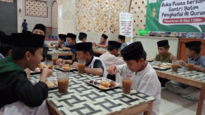 Hangatnya Suasana Buka Bersama Puasa Hari Ke-10 Ramadhan Anak-Anak LKSA Al Hilal 1 & 3 Hangatnya Suasana Buka Bersama Puasa Hari Ke-10 Ramadhan Anak-Anak LKSA Al Hilal 1 & 3