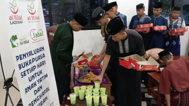 Ramadhan Keberkahan Untuk Ummat! Hidangan Buka Puasa Anak Yatim Penghafal Quran LKSA Al Hilal Kembali Hadirkan Kebahagiaan