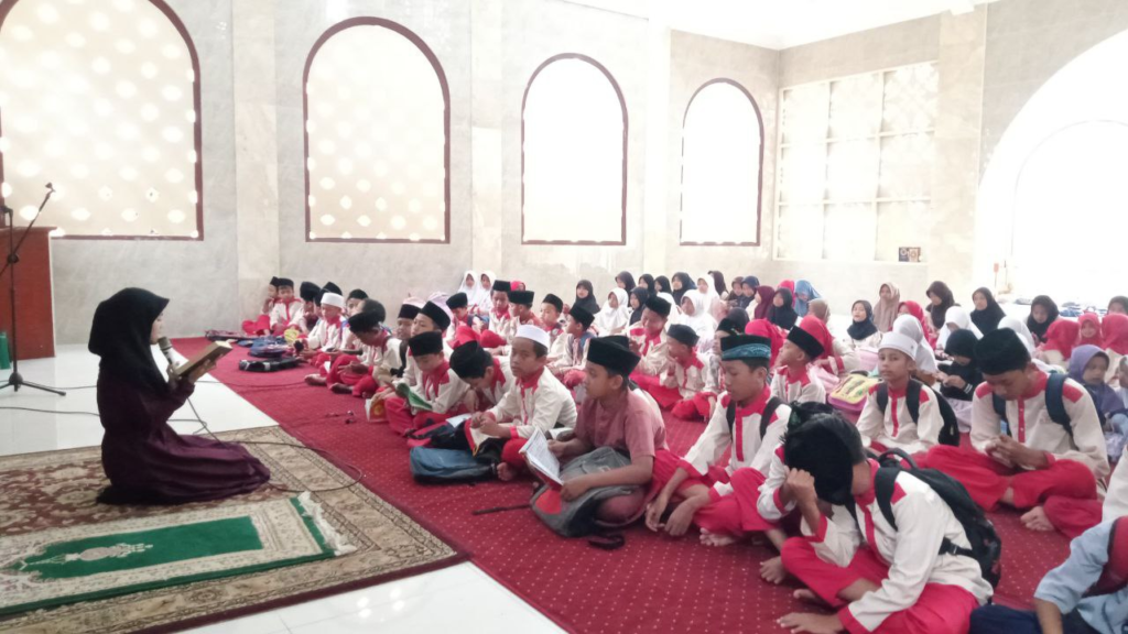 Rutin Dilaksanakan di Masjid Marwah! Yuk Intip Kegiatan Pembiasaan Anak LKSA Al Hilal Cililin Sebelum Memulai Kegiatan Belajarnya