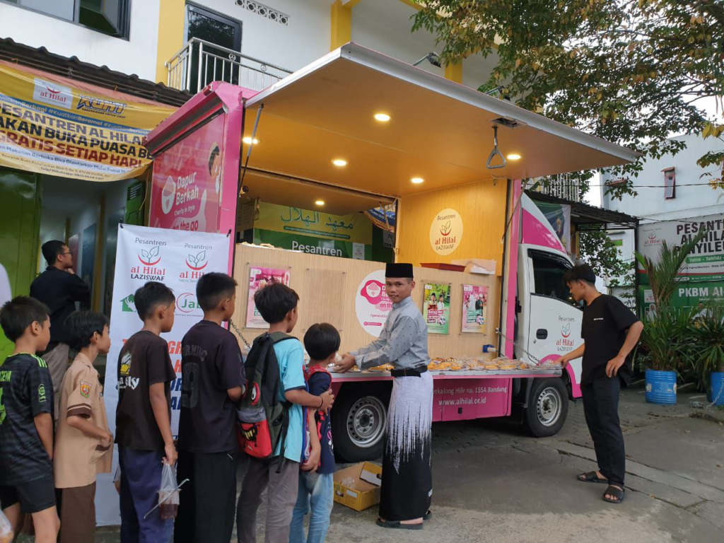 Semangat Dulu, Semangat Lagi, Semangat Terus Berbagi Takjil Gratis Bersama Anak-Anak LKSA Al Hilal