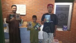 Ditengah Keterbatasan, Al Quran Hadir Untuk Saudara Muslim di Rumah Tuli Jatiwangi dan Komunitas Hijrah Majalengka