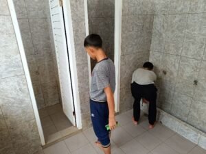 Intip Kegiatan Bersih-Bersih Anak Yatim Penghafal Quran LKSA Al Hilal Cililin Menjelang Hari Raya Idul Fitri 1445 H