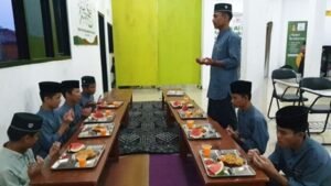 Buka Puasa Sunnah Bersama Anak Yatim Penghafal Quran LKSA Al Hilal Panyileukan Meriahkan Bulan Syawal di LKSA