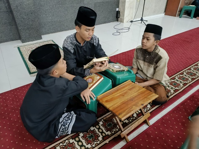 Kembali ke Pondok! Inilah Kegiatan Halaqah Anak-Anak LKSA Al Hilal Cililin