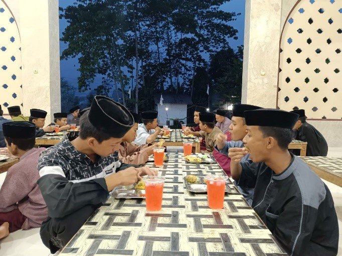 Sambut Senin Dengan Shaum Sunnah, Kegiatan Buka Puasa Bersama Kembali Dilaksanakan Anak Yatim LKSA Al Hilal Cililin