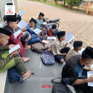 Suasana Belajar Anak-Anak LKSA Al Hilal Cililin dalam Mempersiapkan Ujian Semester Akhir Suasana Belajar Anak-Anak LKSA Al Hilal Cililin dalam Mempersiapkan Ujian Semester Akhir