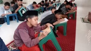 Suasana Kegiatan Kajian Kitab Kuning Anak-Anak LKSA Al Hilal Cililin